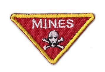 Нашивка OKS9895 ЧЕРЕП MINES MINI трикутний В АСОРТИМЕНТІ Red 22017 фото